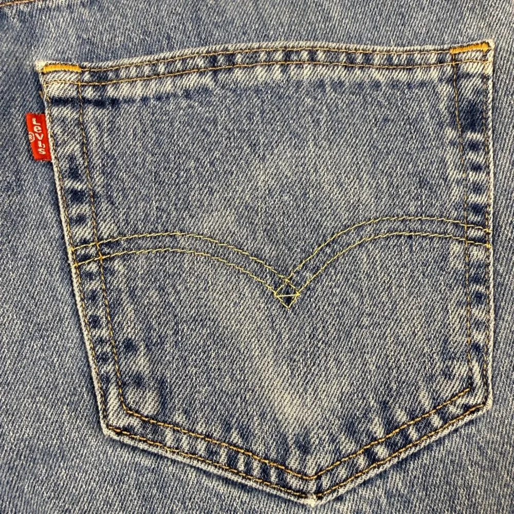 Levi's 550 Relaxed Fit Jeans 33x34 Blue Medium Wash Tapered Leg Cotton Denim